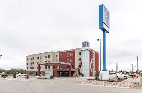 Moosomin Hotel | Motel 6-Moosomin, SK