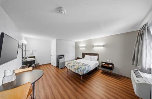 Moultrie Hotel | Motel 6-Moultrie, GA