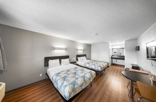 Moultrie Hotel | Motel 6-Moultrie, GA