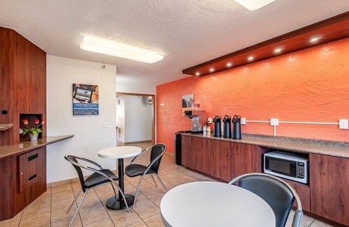 Naperville Hotel | Motel 6 Naperville, IL