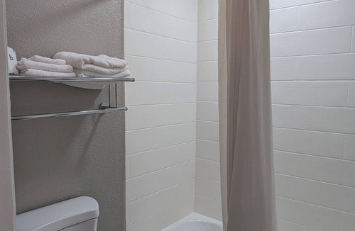 Nashua Hotel | Motel 6 Nashua, NH - North