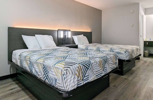 Nashua Hotel | Motel 6 Nashua, NH - North