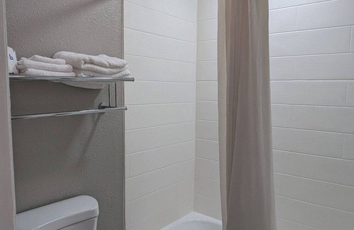 Nashua Hotel | Motel 6 Nashua, NH - North