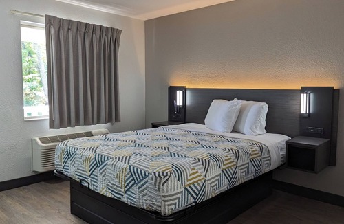 Nashua Hotel | Motel 6 Nashua, NH - North