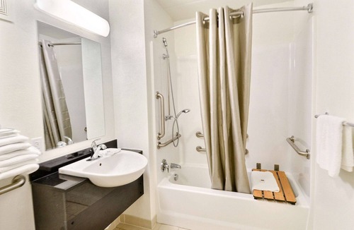 Nashua Hotel | Motel 6 Nashua, NH - South