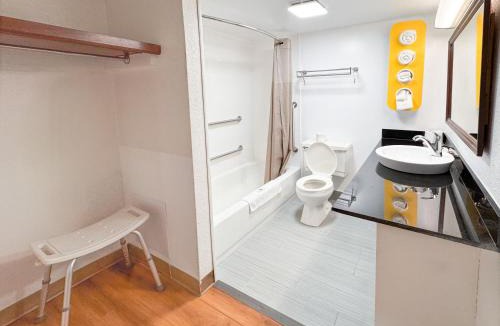 New Stanton Hotel | Motel 6-New Stanton, PA