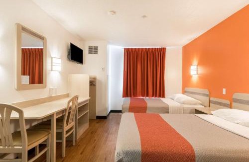 Newport Hotel | Motel 6-Newport, TN