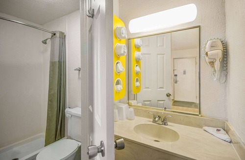 North Ridgeville Hotel | Motel 6 North Ridgeville, OH - Cleveland Intl Airport - N Ridgeville
