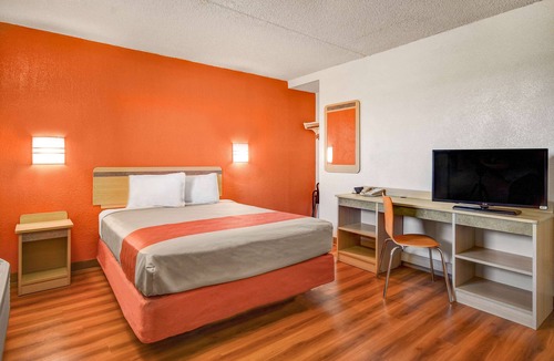 North Ridgeville Hotel | Motel 6 North Ridgeville, OH - Cleveland Intl Airport - N Ridgeville