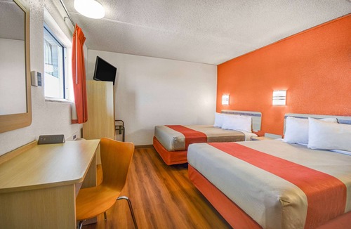 North Ridgeville Hotel | Motel 6 North Ridgeville, OH - Cleveland Intl Airport - N Ridgeville