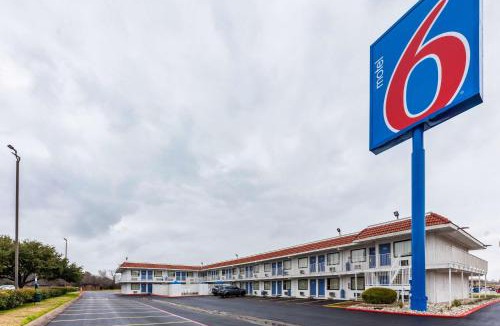 North Richland Hills Hotel | Motel 6-North Richland Hills, TX
