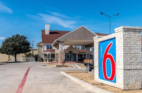 North Richland Hills Hotel | Motel 6-North Richland Hills, TX - Rufe Snow