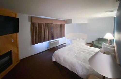 Norway Hotel | Motel 6 Norway, MI