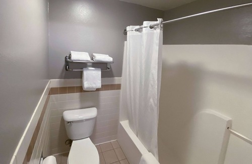 Norway Hotel | Motel 6 Norway, MI