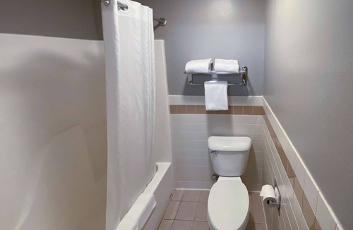 Norway Hotel | Motel 6 Norway, MI