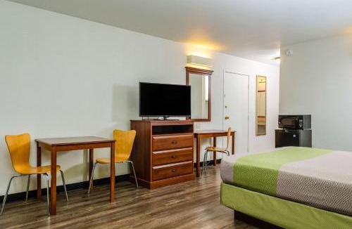 Oakdale Hotel | Motel 6 Oakdale, Ca