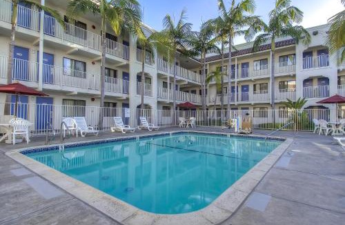 Lake Hotel | Motel 6-Oceanside, CA