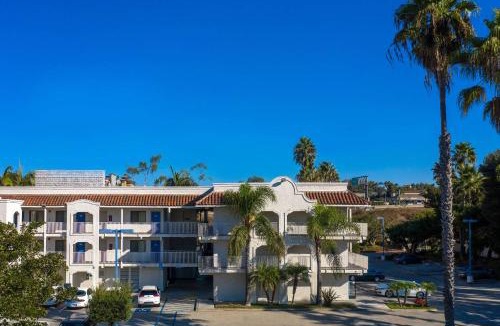Lake Hotel | Motel 6-Oceanside, CA