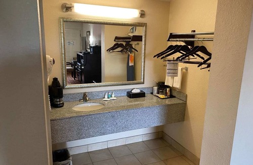 Central Oklahoma City Hotel | Motel 6 Oklahoma City, OK - Fairgrounds West