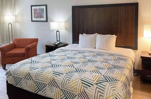 Opelika Hotel | Motel 6 Opelika, AL
