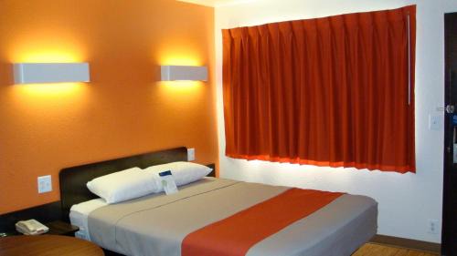 Oroville Hotel | Motel 6-Oroville, CA