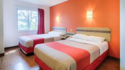 Owensboro Hotel | Motel 6-Owensboro, KY