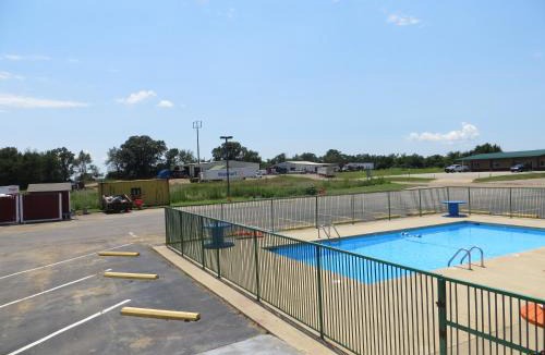 Ozark Hotel | Motel 6-Ozark, AR