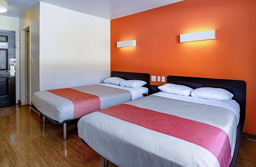 Palatine Hotel | Motel 6 Palatine, IL - Chicago Northwest
