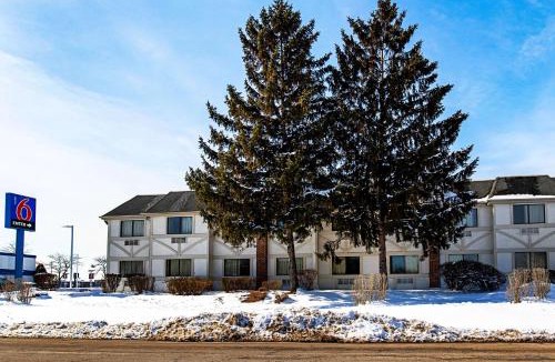 Palatine Hotel | Motel 6-Palatine, IL - Chicago Northwest