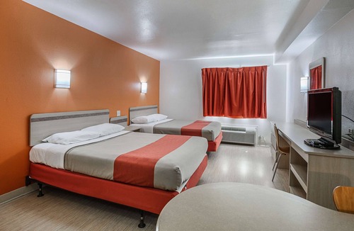 Pasadena Hotel | Motel 6 Pasadena, TX