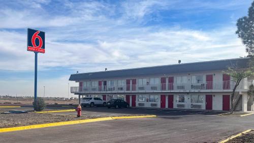 Pecos Hotel | Motel 6 - Pecos, TX