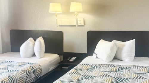 Pecos Hotel | Motel 6 - Pecos, TX
