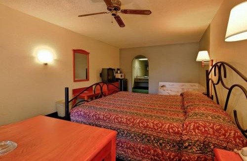 Florida Panhandle Hotel | Motel 6 Pensacola, FL - NAS