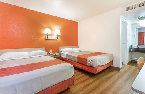 Deer Valley Hotel | Motel 6 Phoenix North - Bell Road