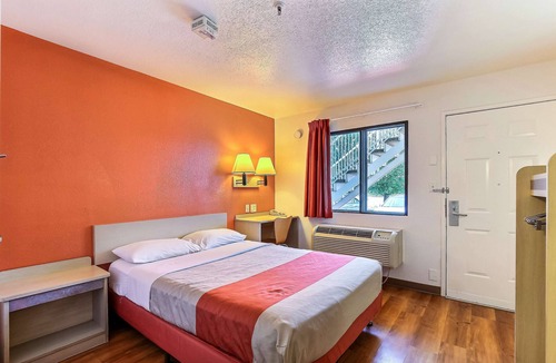 Pinole Hotel | Motel 6 Pinole, CA