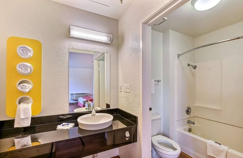 Pinole Hotel | Motel 6 Pinole, CA