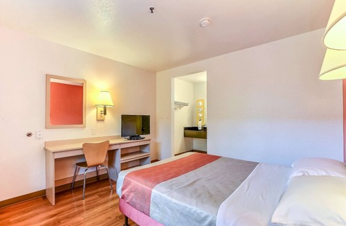 Pinole Hotel | Motel 6 Pinole, CA