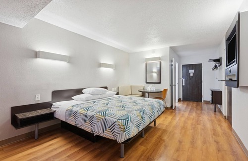 Piscataway Hotel | Motel 6 Piscataway, NJ