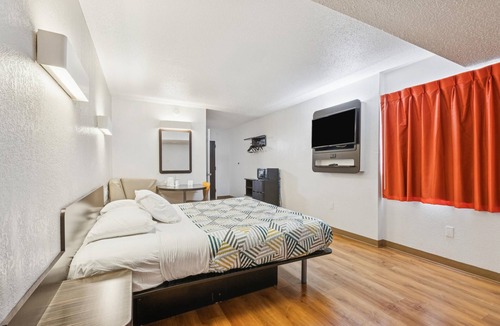 Piscataway Hotel | Motel 6 Piscataway, NJ