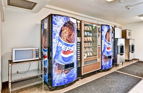 South Hills Hotel | Motel 6 Pittsburgh, PA - Crafton