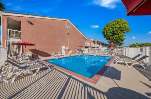 Plano Hotel | Motel 6-Plano, TX - Plano Northeast