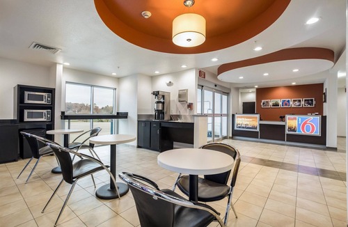Poplar Bluff Hotel | Motel 6 Poplar Bluff, MO
