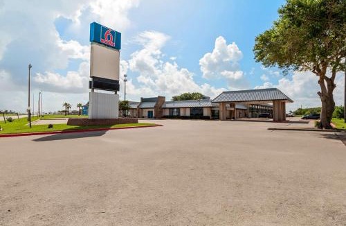 Port Lavaca Hotel | Motel 6 Port Lavaca, TX