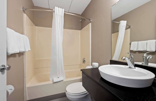 Nasons Corner Hotel | Motel 6 Portland, ME