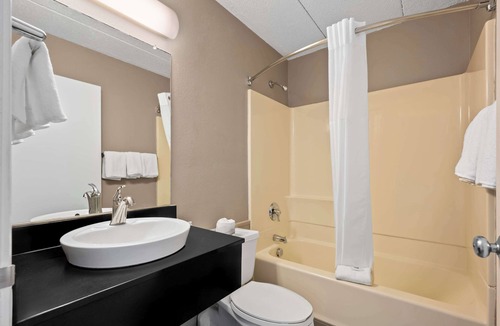 Nasons Corner Hotel | Motel 6 Portland, ME