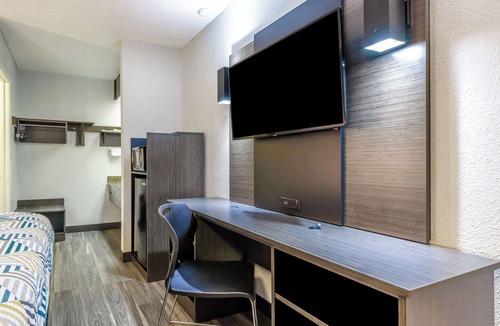 Foster - Powell Hotel | Motel 6 Portland, OR - Southeast