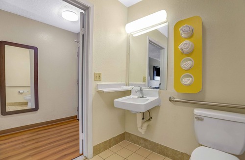 Northeast Raleigh Hotel | Motel 6 Raleigh, NC - North