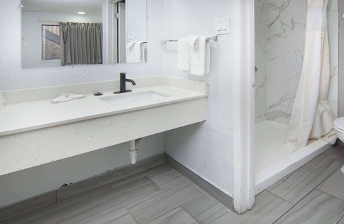 Red Oak Hotel | Motel 6 Red Oak, TX - Dallas