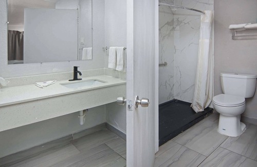 Red Oak Hotel | Motel 6 Red Oak, TX - Dallas