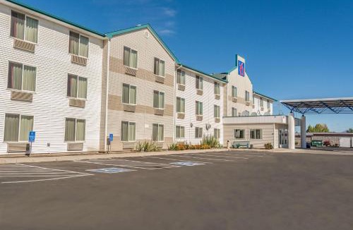 Redmond Hotel | Motel 6-Redmond, OR